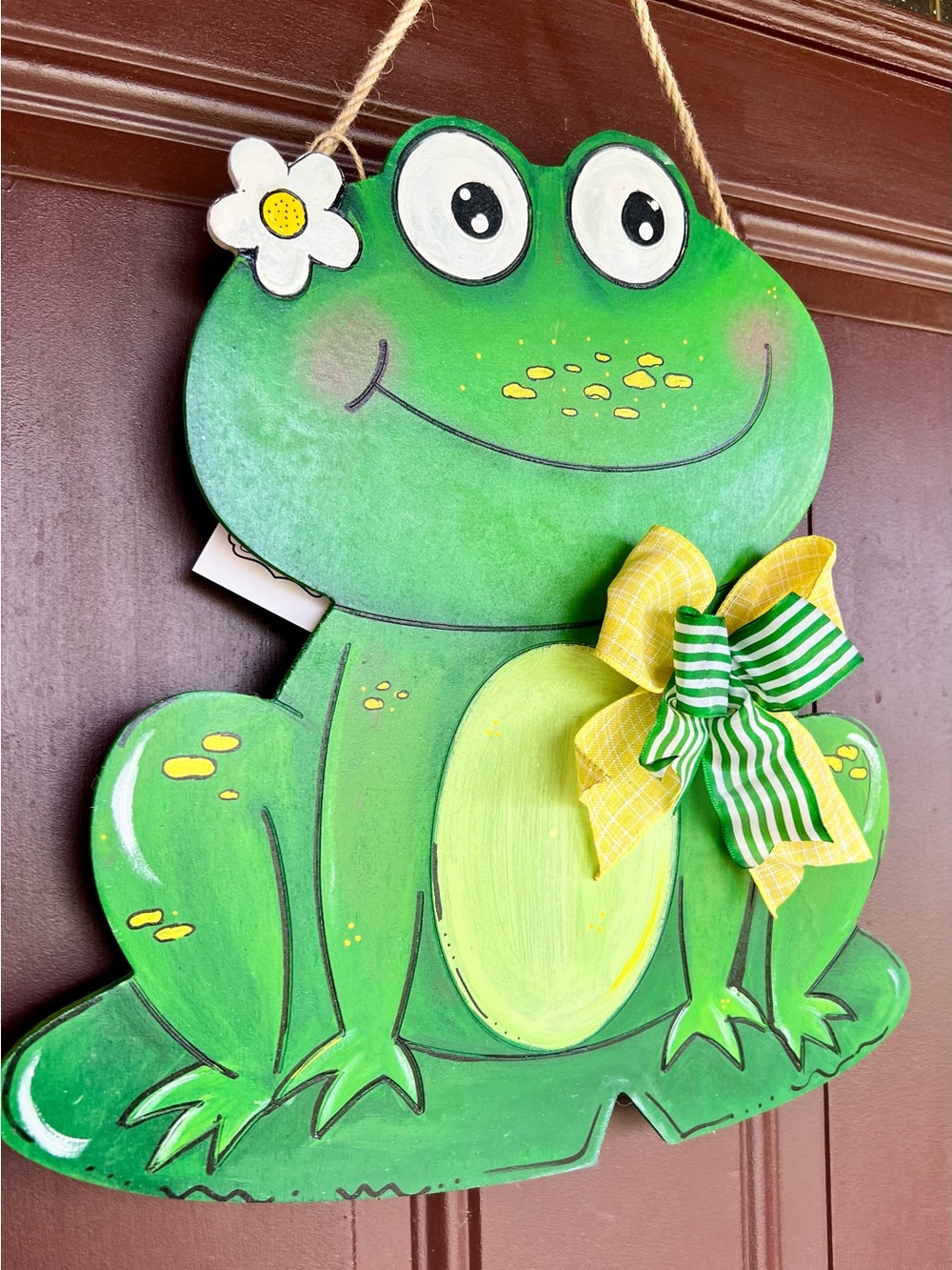 Green Frog Door Hanger with Yellow Bow - Decorative Home Accent